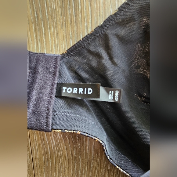Torrid NEW Wire Free Elegant Black and Gold Patterned Bra - Picture 4 of 5
